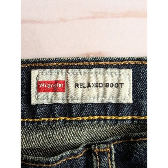 Wrangler Size 38 Relaxed Boot Medium‎ Wash Blue Mens Denim Jeans - Picture 2 of 9